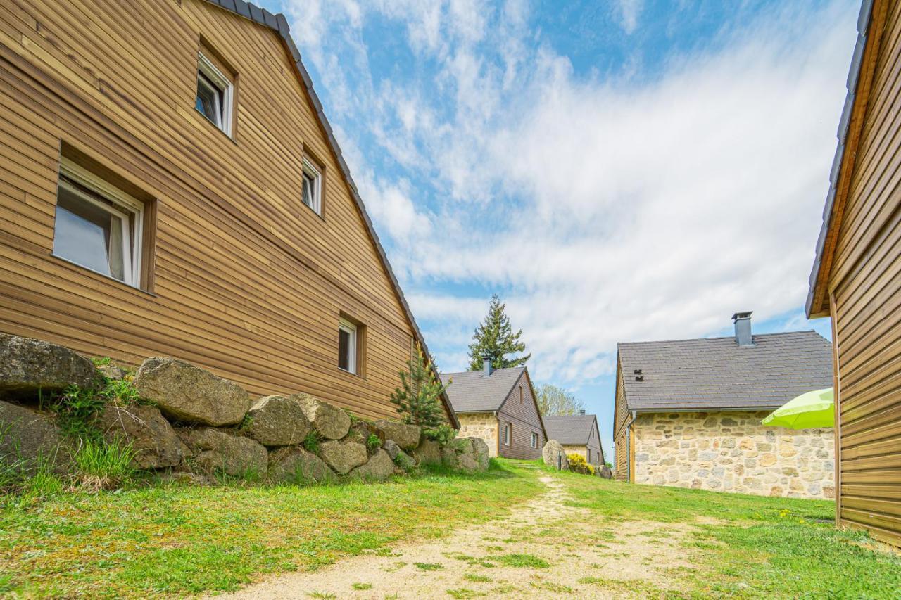 Village De Gites Les Chalets De L'Aubrac Aumont-Aubrac Dış mekan fotoğraf